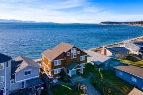 Waterfront 4BDR w Deck Stunning Views Fire Pit Cedar Street by AvantStay